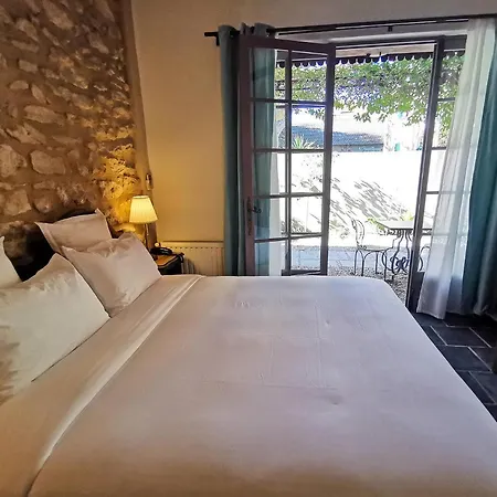Sous Les Figuiers - Piscine, Parking, Centre Szálloda 3*